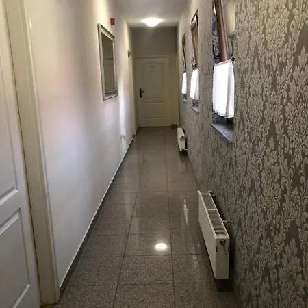 Marienka Panzio * Эгер