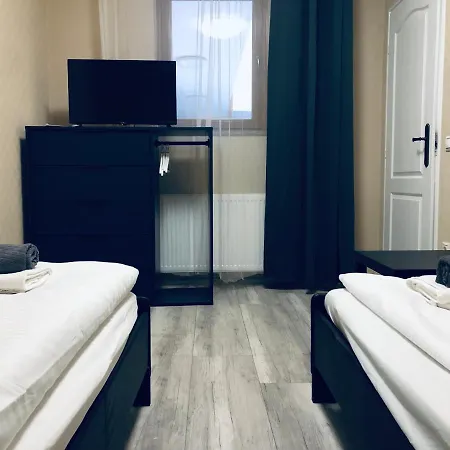 Marienka Panzio * Эгер